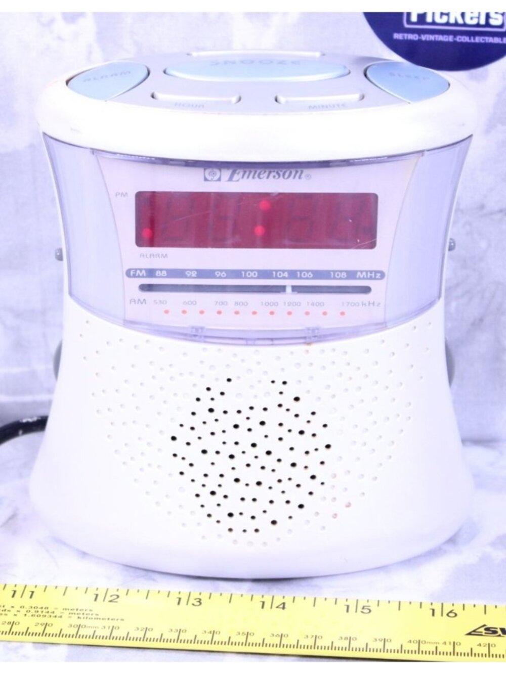 EMERSON Radio Alarm Clock AM/FM Radio CK7330 Pearl White Red LCD Display Works G